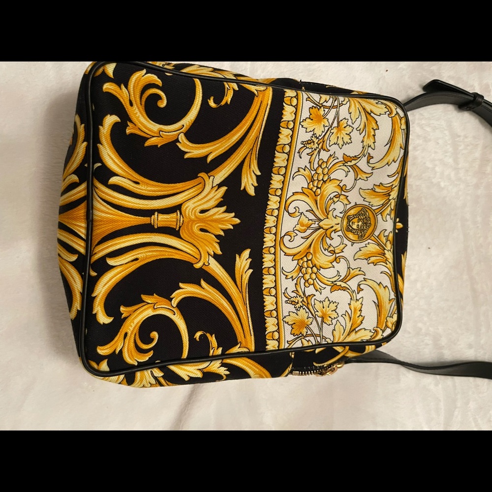 Versace Final Markdown - image 1